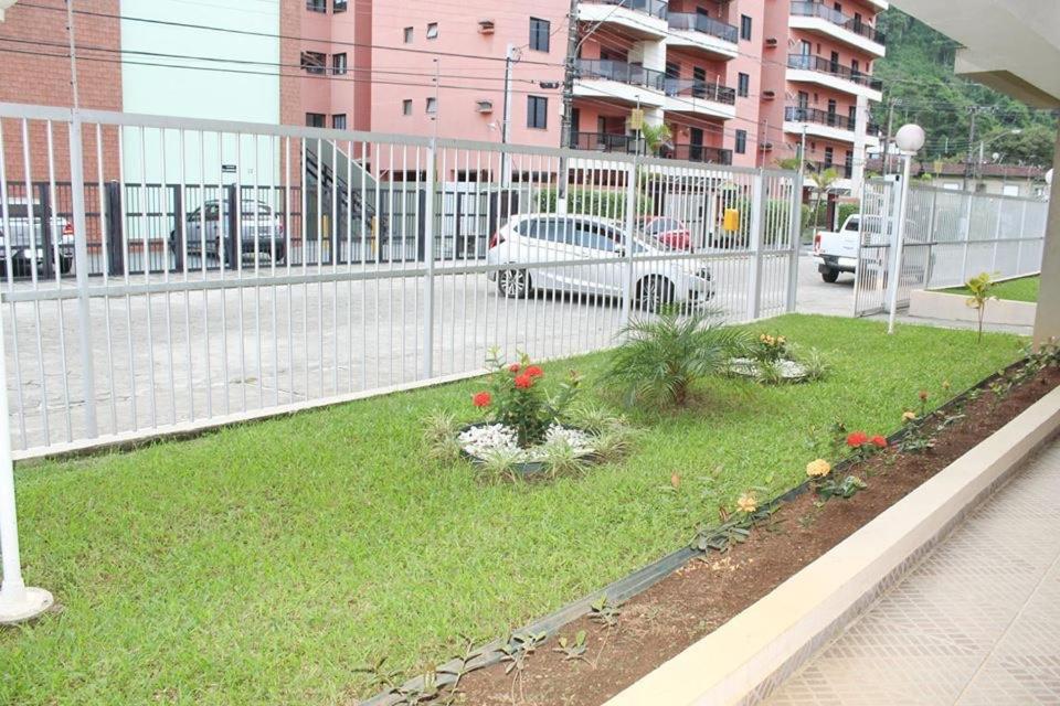 Otimo Apartamento Em Ubatuba A 50 Mts Da Praiaアパートメント エクステリア 写真